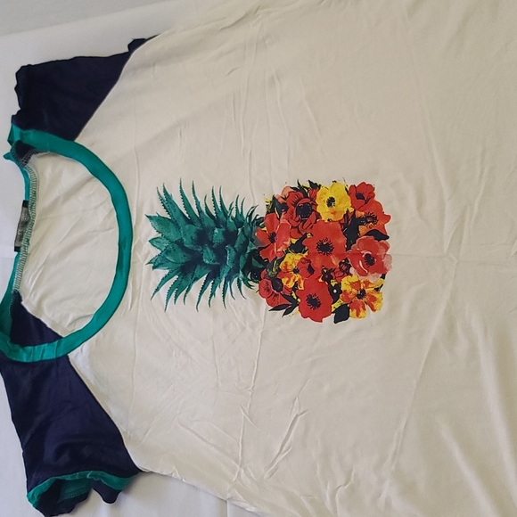 Two large brand new t- shirts - Picture 3 of 3